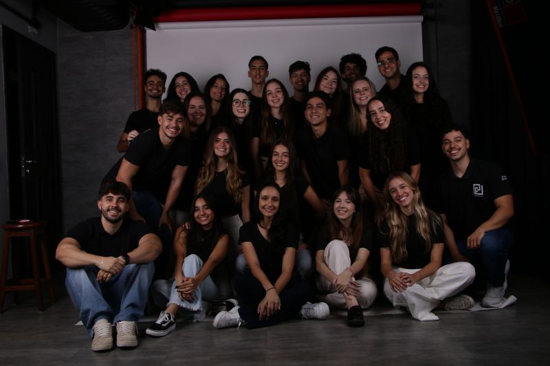 Foto de grupo dos membros da gestão 24.1 da PUC Consultoria Jr.